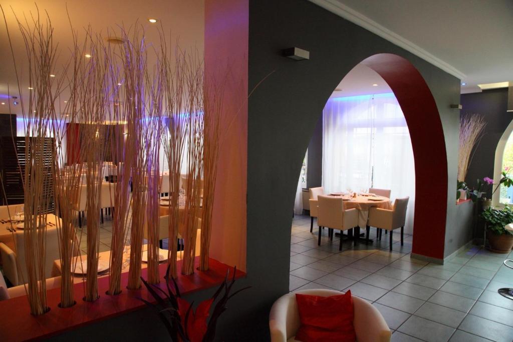 Logis Hotel Restaurant Le Castel Fleuri Saint-Jean-en-Royans Exterior photo